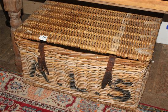 Wicker hamper